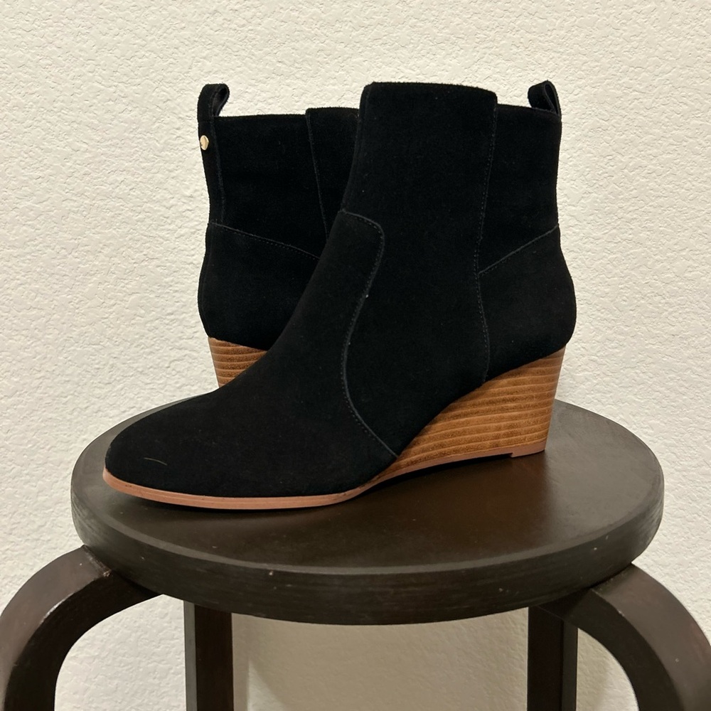 NEW Violet & Red Jay Jay Heeled Bootie in Black Suede - size 8